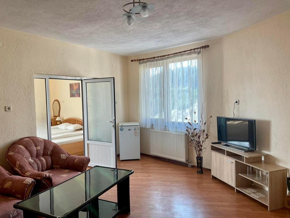 Къща За Гости С Механа Баджо Dospat Exterior foto